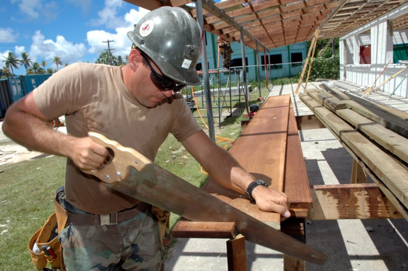 ebeniste-SIGALE-min_worker_construction_building_carpenter_male_job_build_helmet-893290